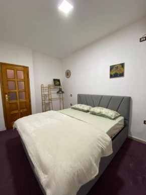 52 Inn, Tirana